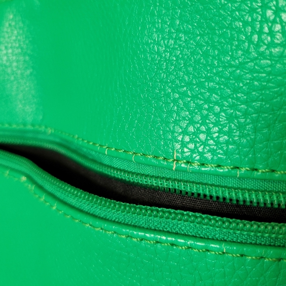 Small Green Hand Bag - Picture 3 of 13